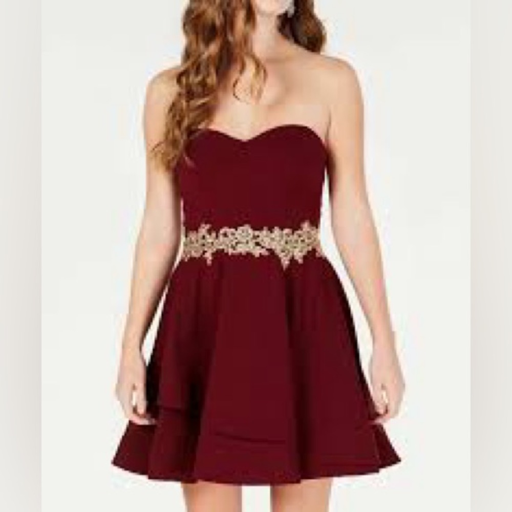 Maroon Dress with Gold Details on Waist